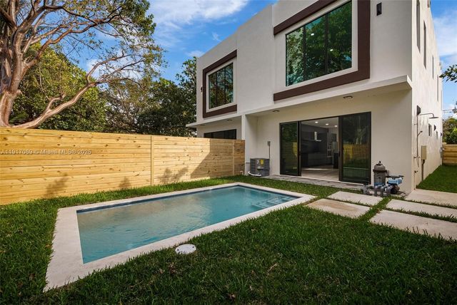 535 NW 52nd St, Miami, FL 33127