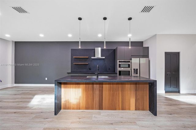 535 NW 52nd St, Miami, FL 33127