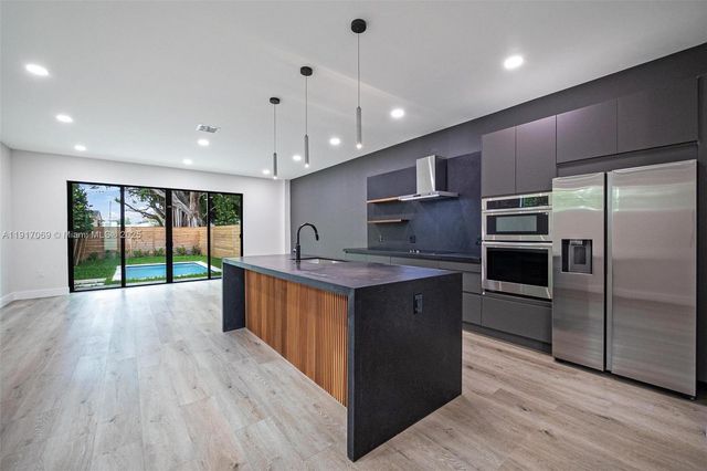 535 NW 52nd St, Miami, FL 33127