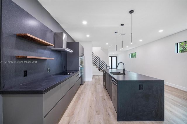 535 NW 52nd St, Miami, FL 33127