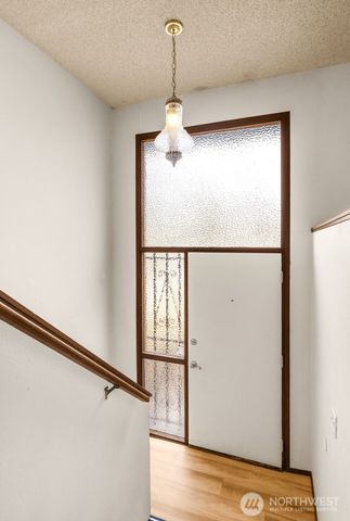 10317 Roosevelt Way NE, Seattle, WA 98125