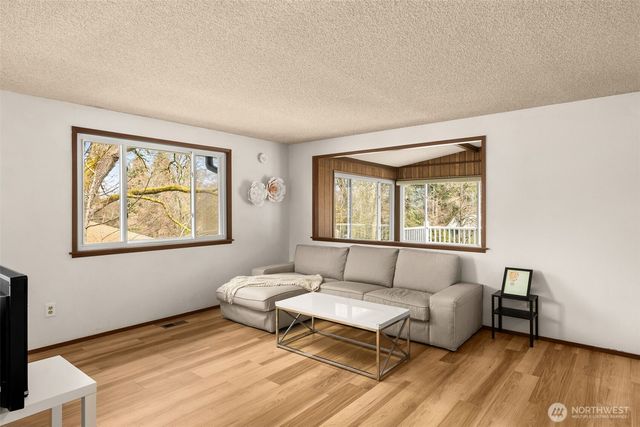 10317 Roosevelt Way NE, Seattle, WA 98125