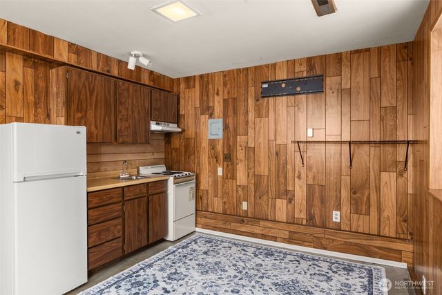 10317 Roosevelt Way NE, Seattle, WA 98125