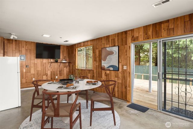 10317 Roosevelt Way NE, Seattle, WA 98125