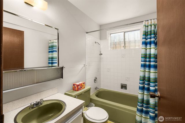 10317 Roosevelt Way NE, Seattle, WA 98125