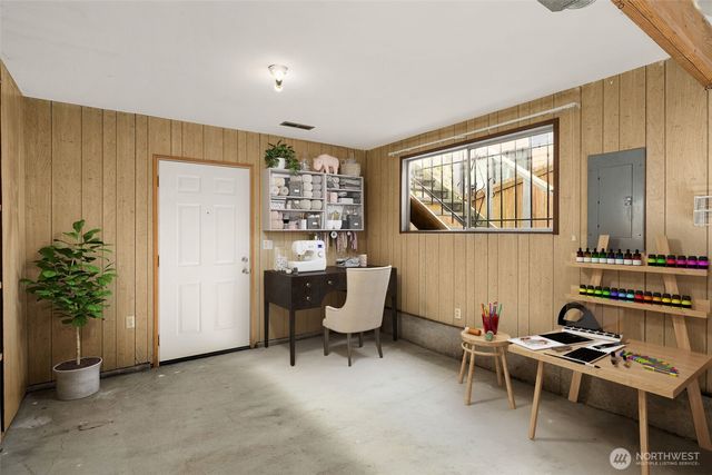 10317 Roosevelt Way NE, Seattle, WA 98125