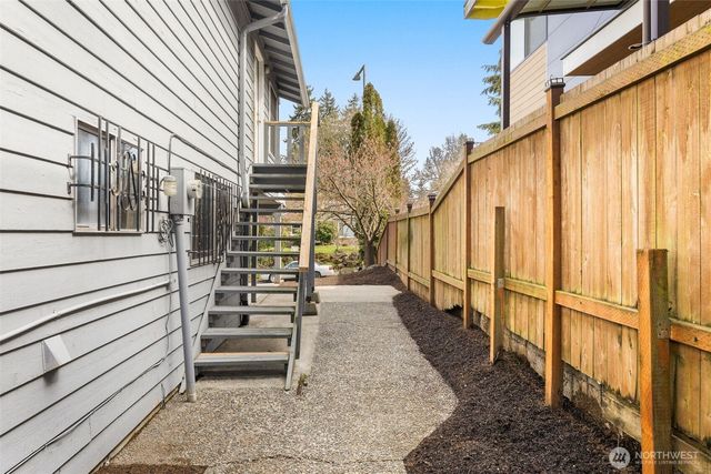 10317 Roosevelt Way NE, Seattle, WA 98125