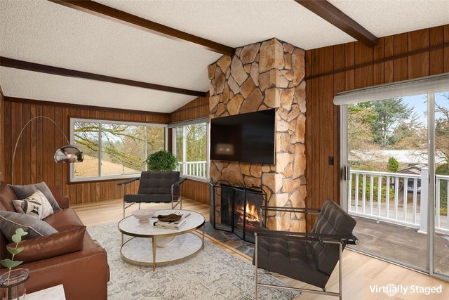 10317 Roosevelt Way NE, Seattle, WA 98125