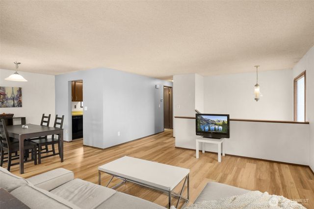 10317 Roosevelt Way NE, Seattle, WA 98125