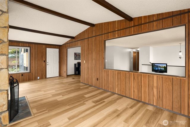 10317 Roosevelt Way NE, Seattle, WA 98125