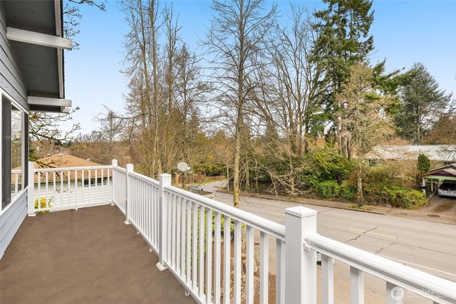 10317 Roosevelt Way NE, Seattle, WA 98125