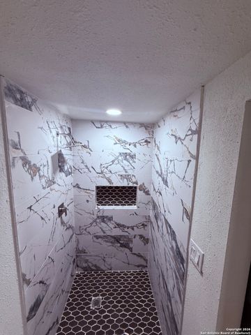 146 Leroux, San Antonio, TX 78207