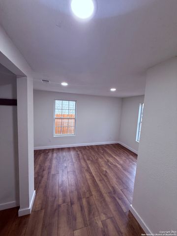 146 Leroux, San Antonio, TX 78207