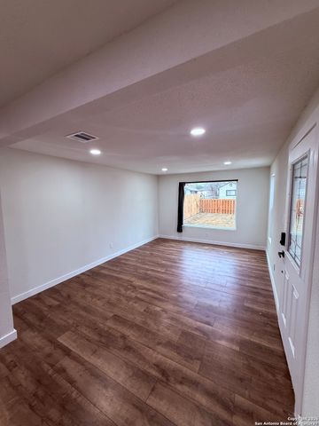 146 Leroux, San Antonio, TX 78207