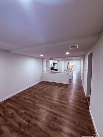 146 Leroux, San Antonio, TX 78207