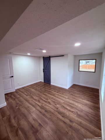 146 Leroux, San Antonio, TX 78207