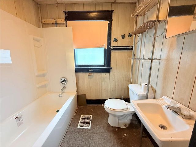 2013 Kansas Avenue, Kansas City, MO 64127