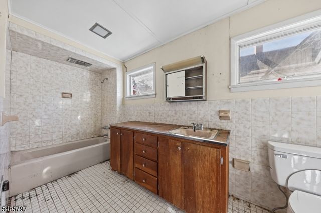 43 Bank St, Sussex Boro, NJ 07461