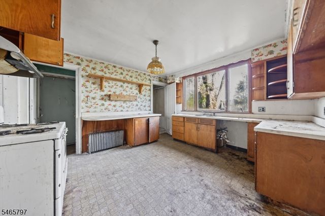 43 Bank St, Sussex Boro, NJ 07461