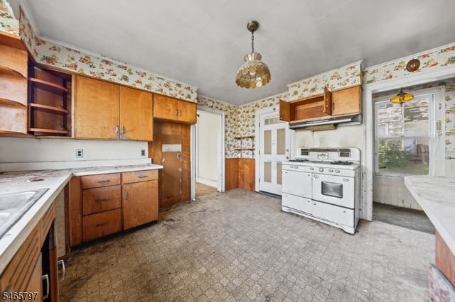 43 Bank St, Sussex Boro, NJ 07461