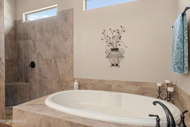 12573 N Fallen Shadows Drive, Marana, AZ 85658