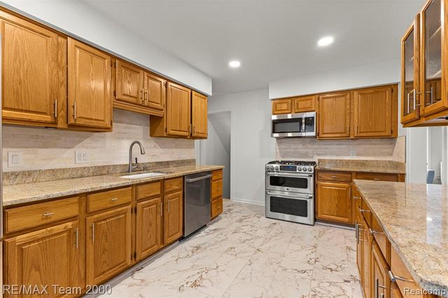 835 S Silvery Lane, Dearborn, MI 48124