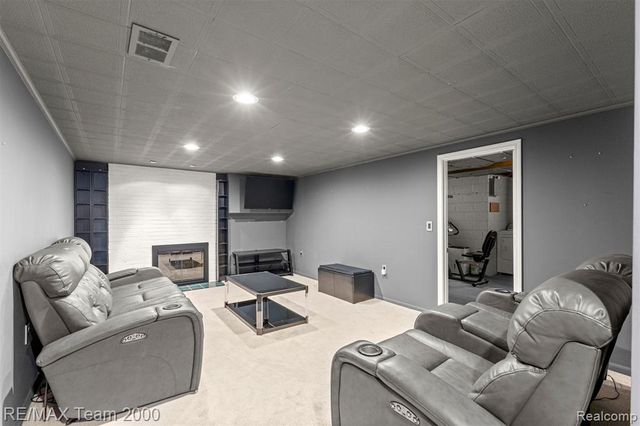 835 S Silvery Lane, Dearborn, MI 48124