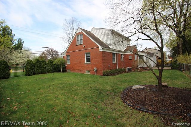 835 S Silvery Lane, Dearborn, MI 48124