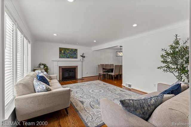 835 S Silvery Lane, Dearborn, MI 48124