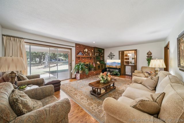 731 Kingfisher Road, Catoosa, OK 74015