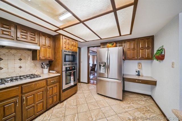 731 Kingfisher Road, Catoosa, OK 74015