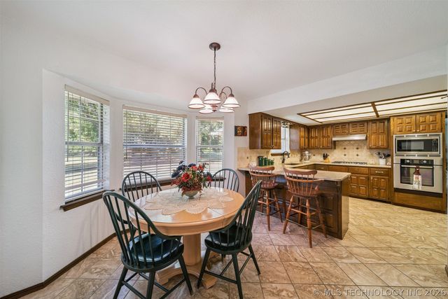 731 Kingfisher Road, Catoosa, OK 74015