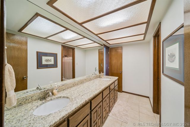 731 Kingfisher Road, Catoosa, OK 74015