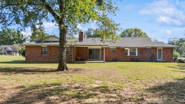 731 Kingfisher Road, Catoosa, OK 74015