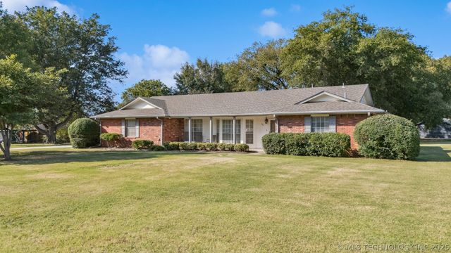 731 Kingfisher Road, Catoosa, OK 74015