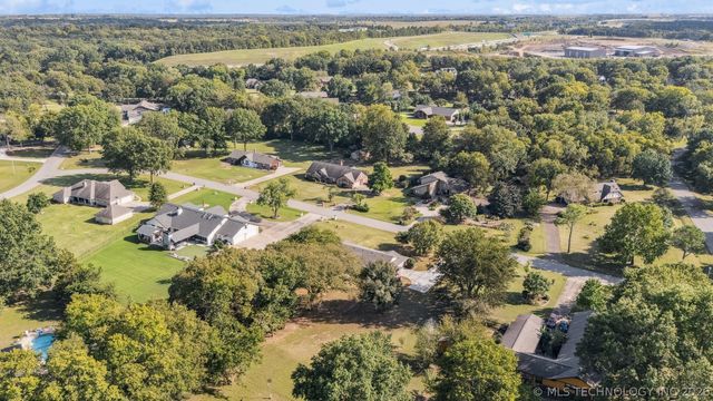 731 Kingfisher Road, Catoosa, OK 74015