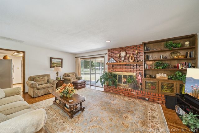 731 Kingfisher Road, Catoosa, OK 74015