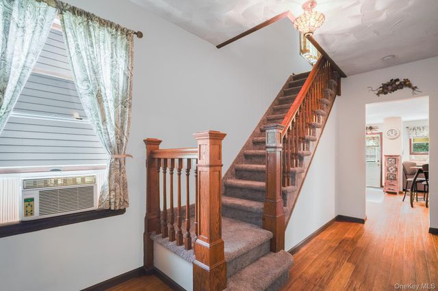25 Taylor Avenue, Poughkeepsie, NY 12601