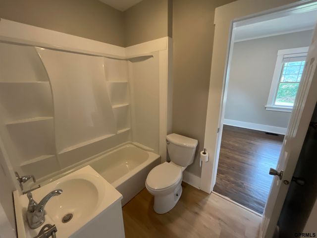 1025 S 28th Street, Omaha, NE 68105