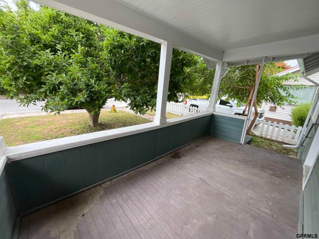 1025 S 28th Street, Omaha, NE 68105