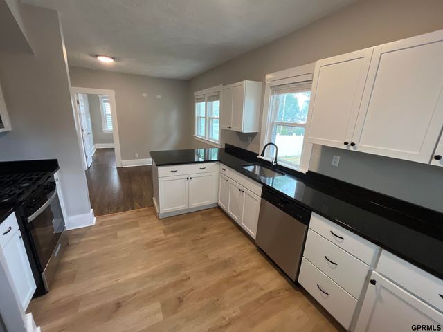 1025 S 28th Street, Omaha, NE 68105