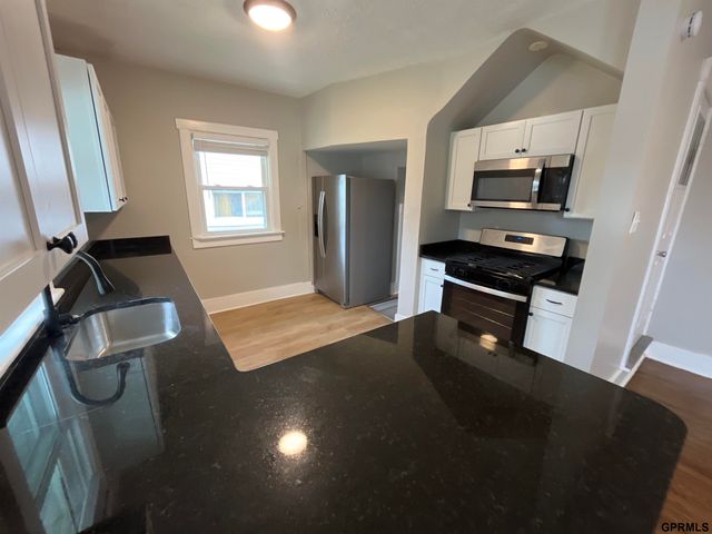 1025 S 28th Street, Omaha, NE 68105