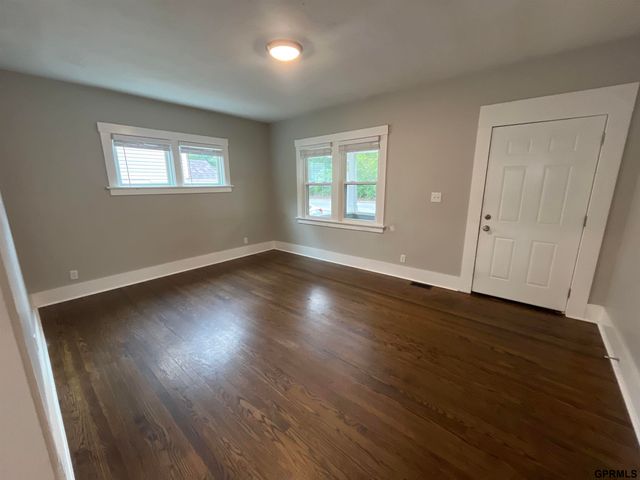 1025 S 28th Street, Omaha, NE 68105