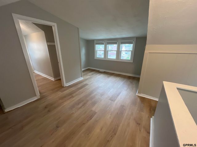1025 S 28th Street, Omaha, NE 68105