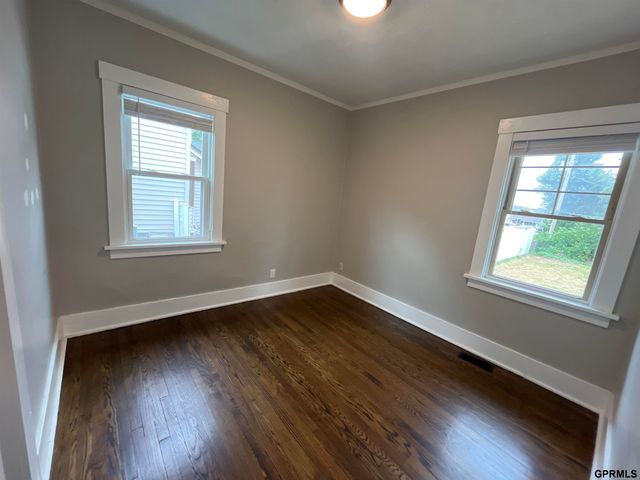 1025 S 28th Street, Omaha, NE 68105