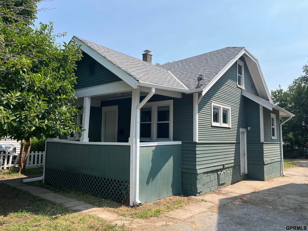 1025 S 28th Street, Omaha, NE 68105