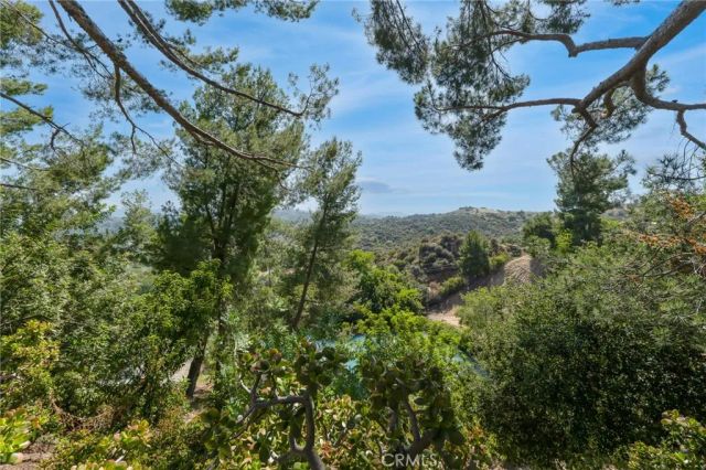 126 Pueblo Lane, Topanga, CA 90290