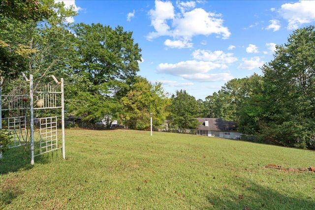 2606 W Hillview Drive, Dalton, GA 30721