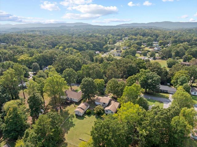 2606 W Hillview Drive, Dalton, GA 30721