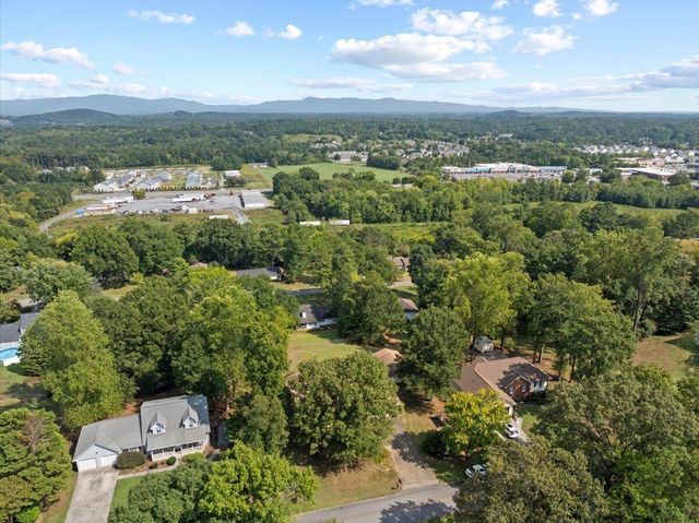 2606 W Hillview Drive, Dalton, GA 30721